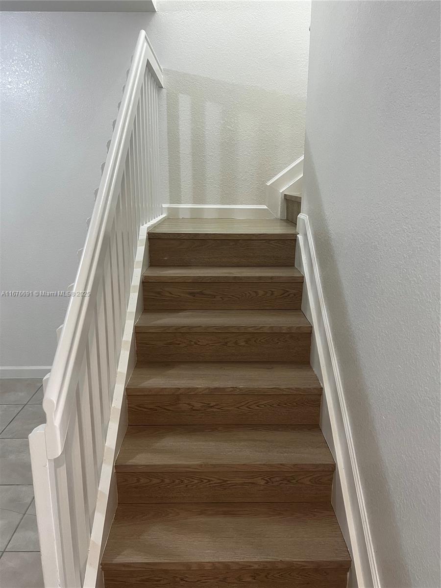 BAYWINDS OF GALAPAGOS FIR - Residential