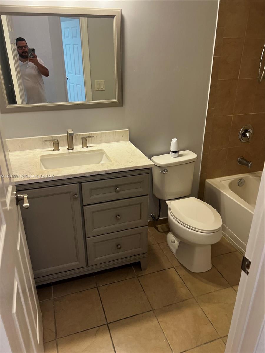 BAYWINDS OF GALAPAGOS FIR - Residential