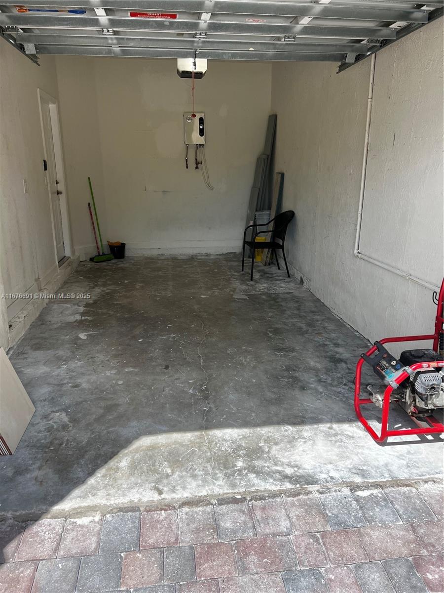 BAYWINDS OF GALAPAGOS FIR - Residential