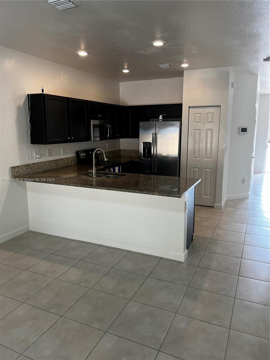 BAYWINDS OF GALAPAGOS FIR - Residential