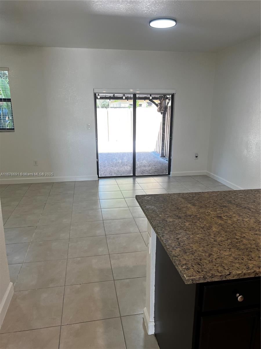 BAYWINDS OF GALAPAGOS FIR - Residential