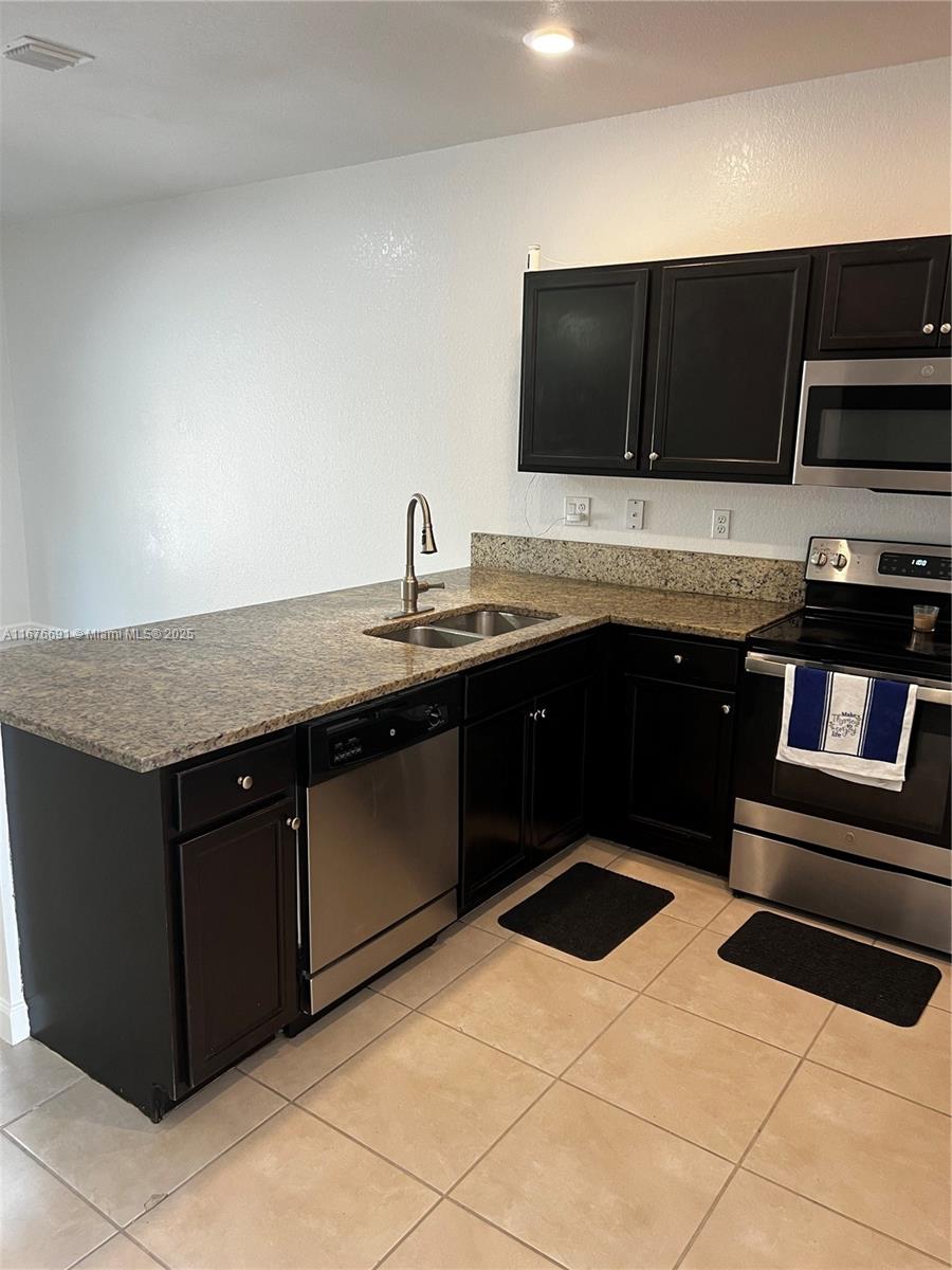 BAYWINDS OF GALAPAGOS FIR - Residential