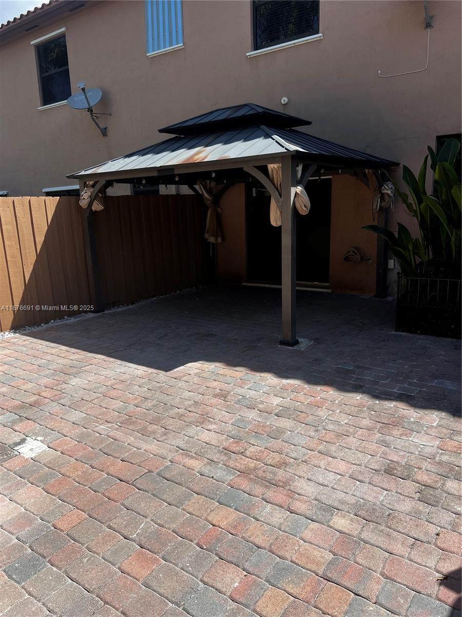 BAYWINDS OF GALAPAGOS FIR - Residential