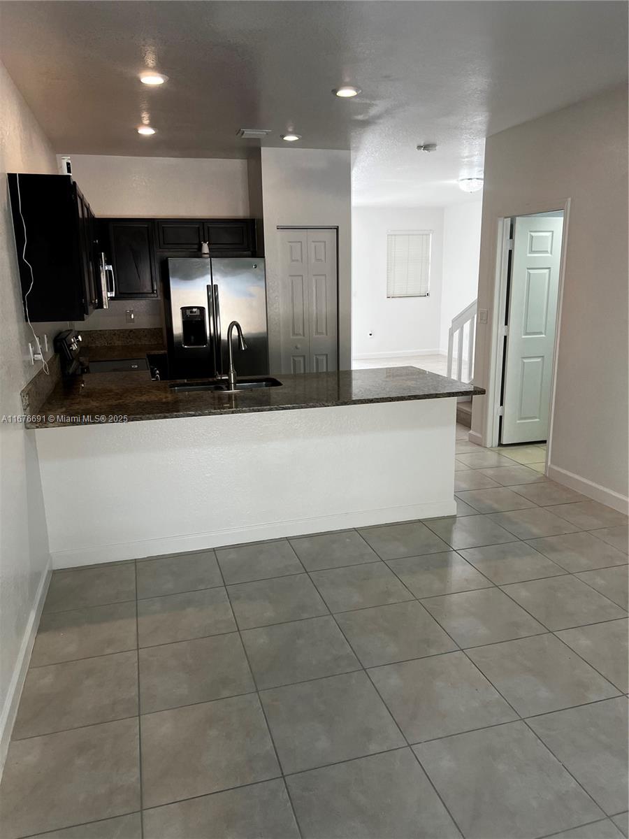 BAYWINDS OF GALAPAGOS FIR - Residential