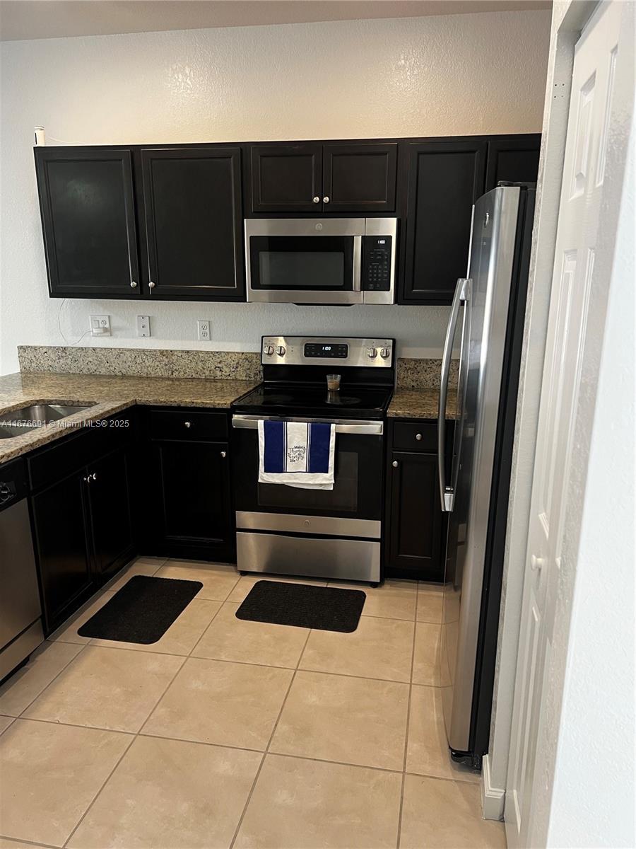 BAYWINDS OF GALAPAGOS FIR - Residential