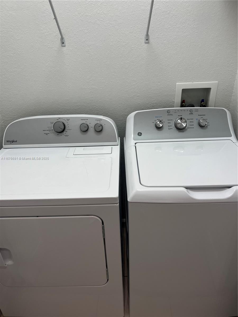 BAYWINDS OF GALAPAGOS FIR - Residential