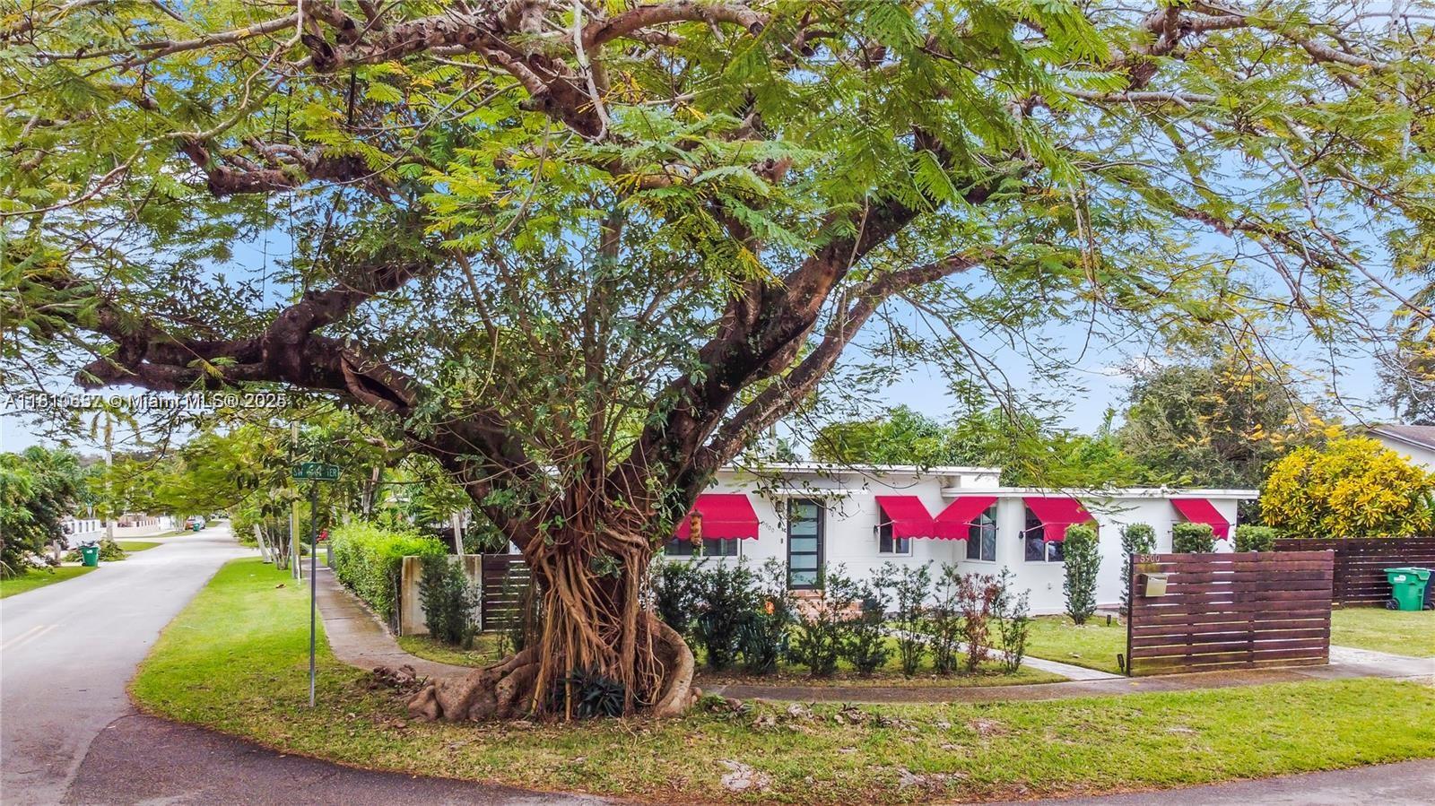 Rental Property at 5900 Sw 44th Ter, Miami, Broward County, Florida - Bedrooms: 4 
Bathrooms: 2  - $4,500 MO.