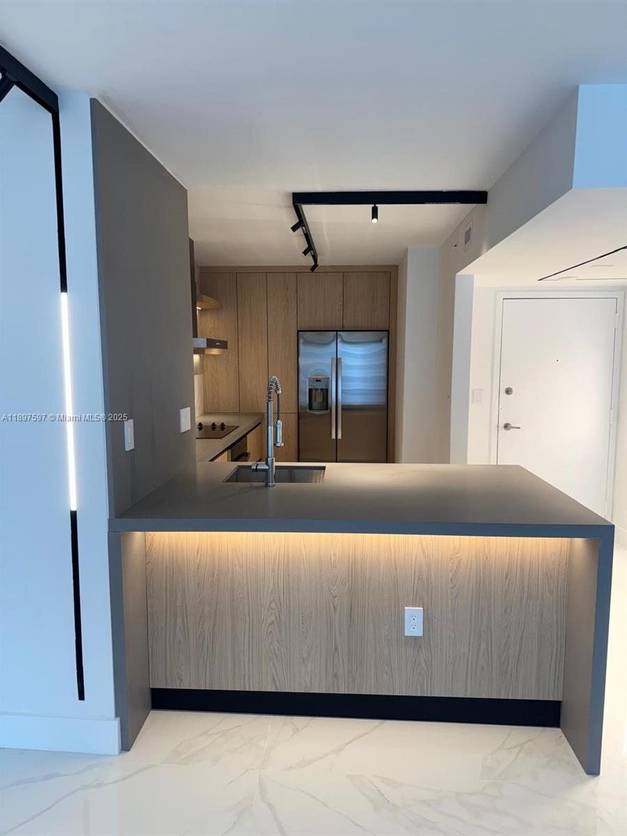 MADISON DOWNTOWN CONDO - Residential Lease