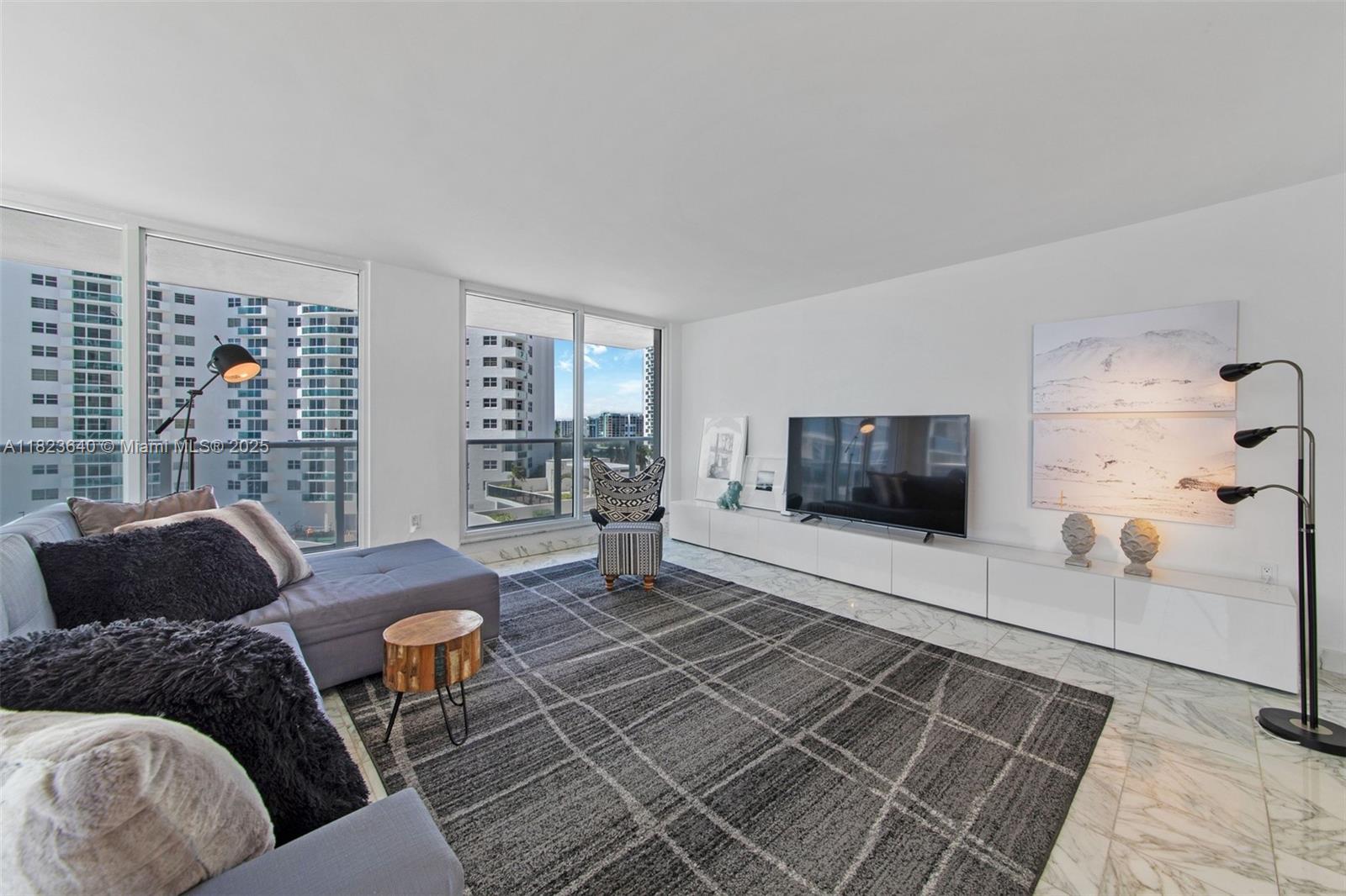 AQUARIUS CONDO - Residential