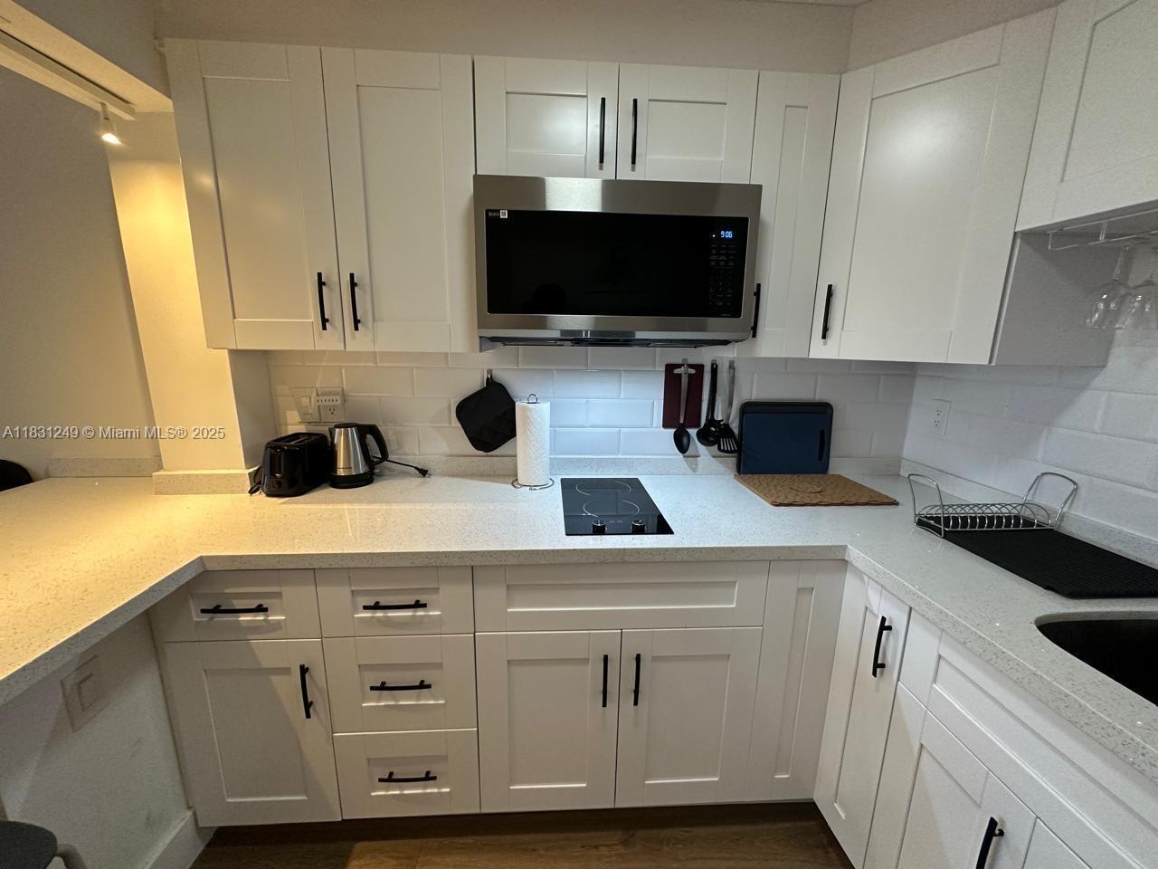26 Diplomat Pkwy 2214