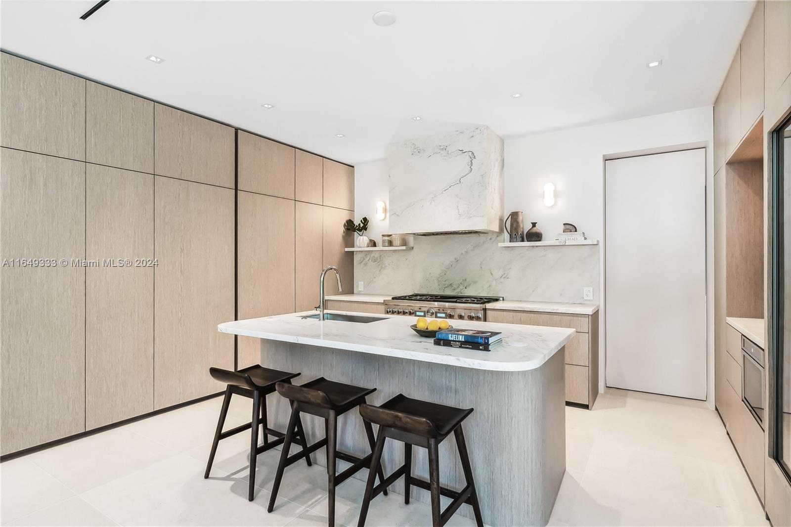 SAN MARINO ISLAND - Residential