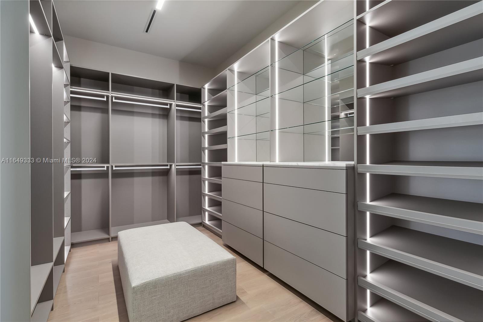 SAN MARINO ISLAND - Residential