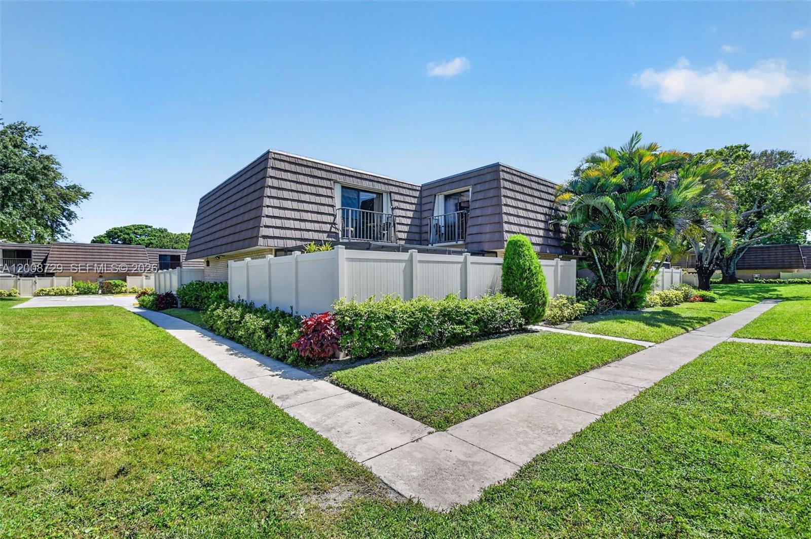 HERITAGE VILLAGE OF P B L - Residential