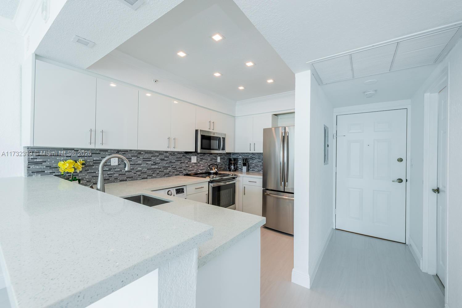 WAVE CONDO - Residential Lease