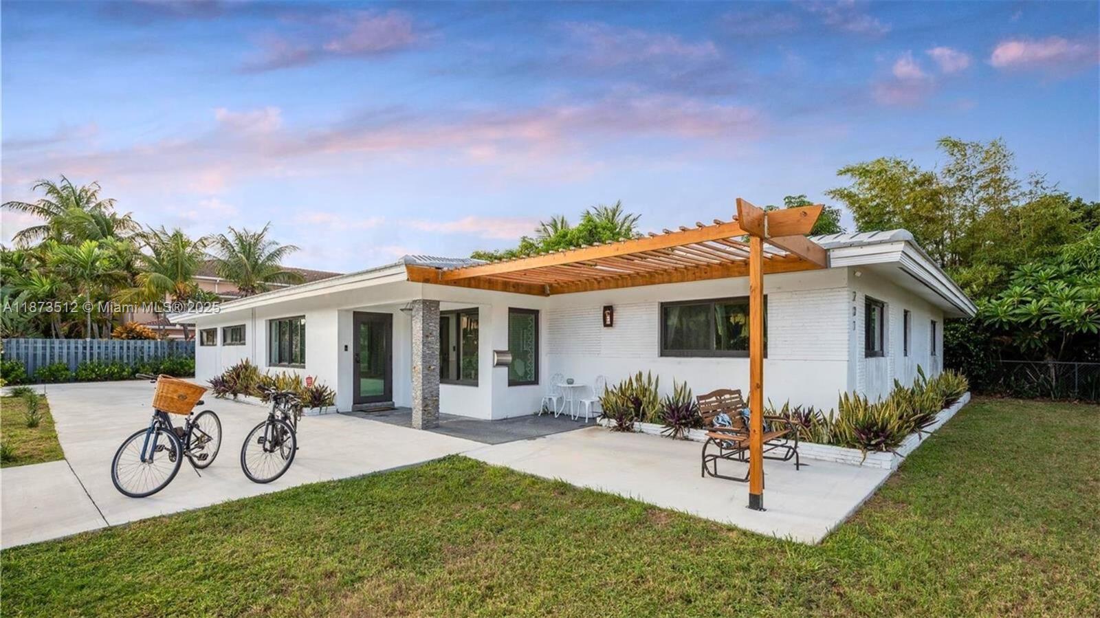 unobstructed water views in Harbour Village. Furnished three-bedroom, two bathrooms with bright open spaces, and water vistas. Can be rented either furniture or furnished- Short Walk to Pompano Beach, Publix , shops and dining. Minutes to boating, golf, parks, gyms, and shopping