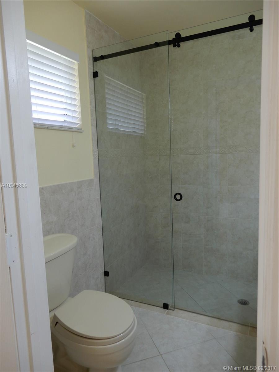 SHORES-CALUSA - Residential Lease