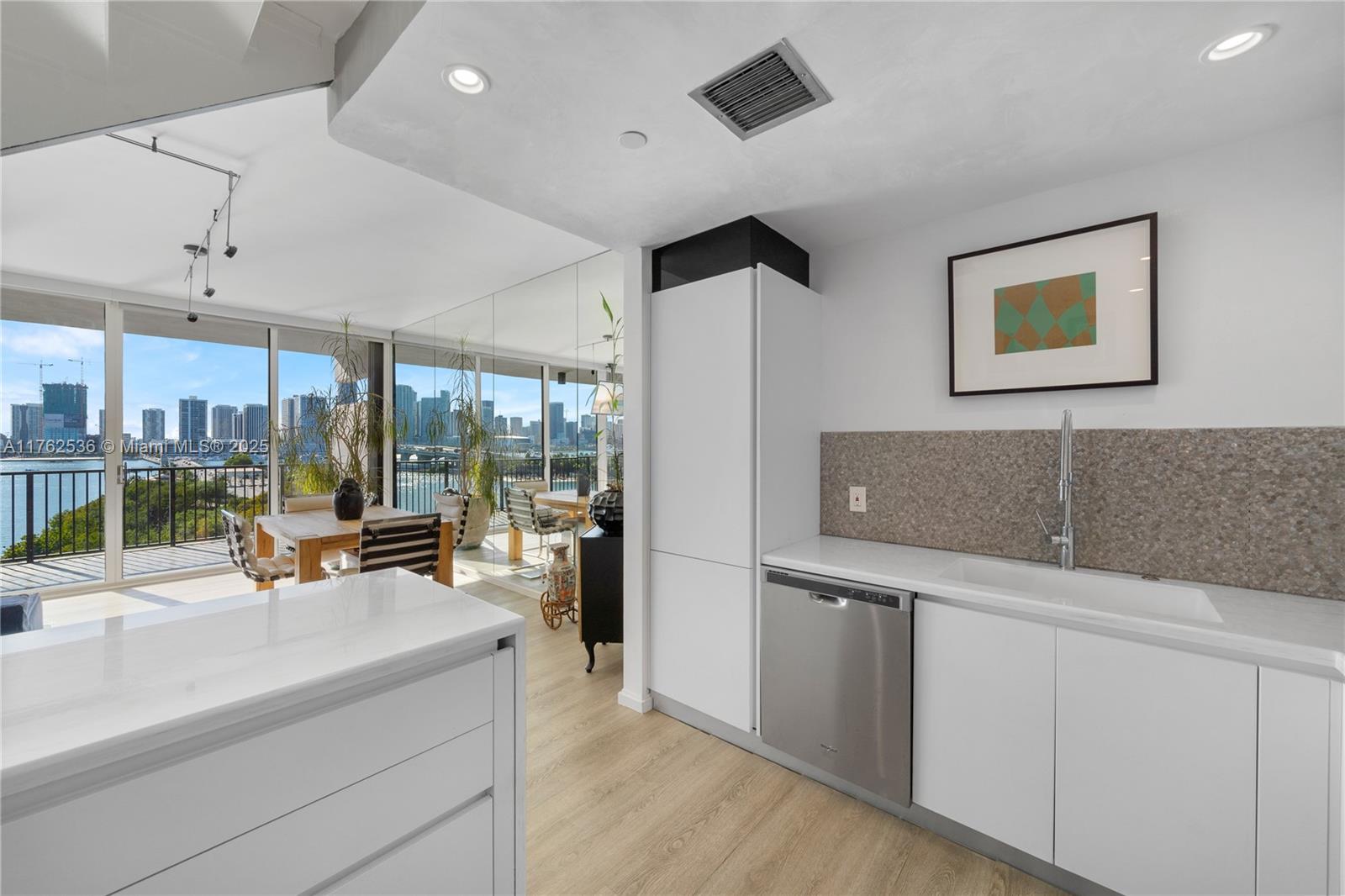 ONE THOUSAND VENETIAN WAY - Residential