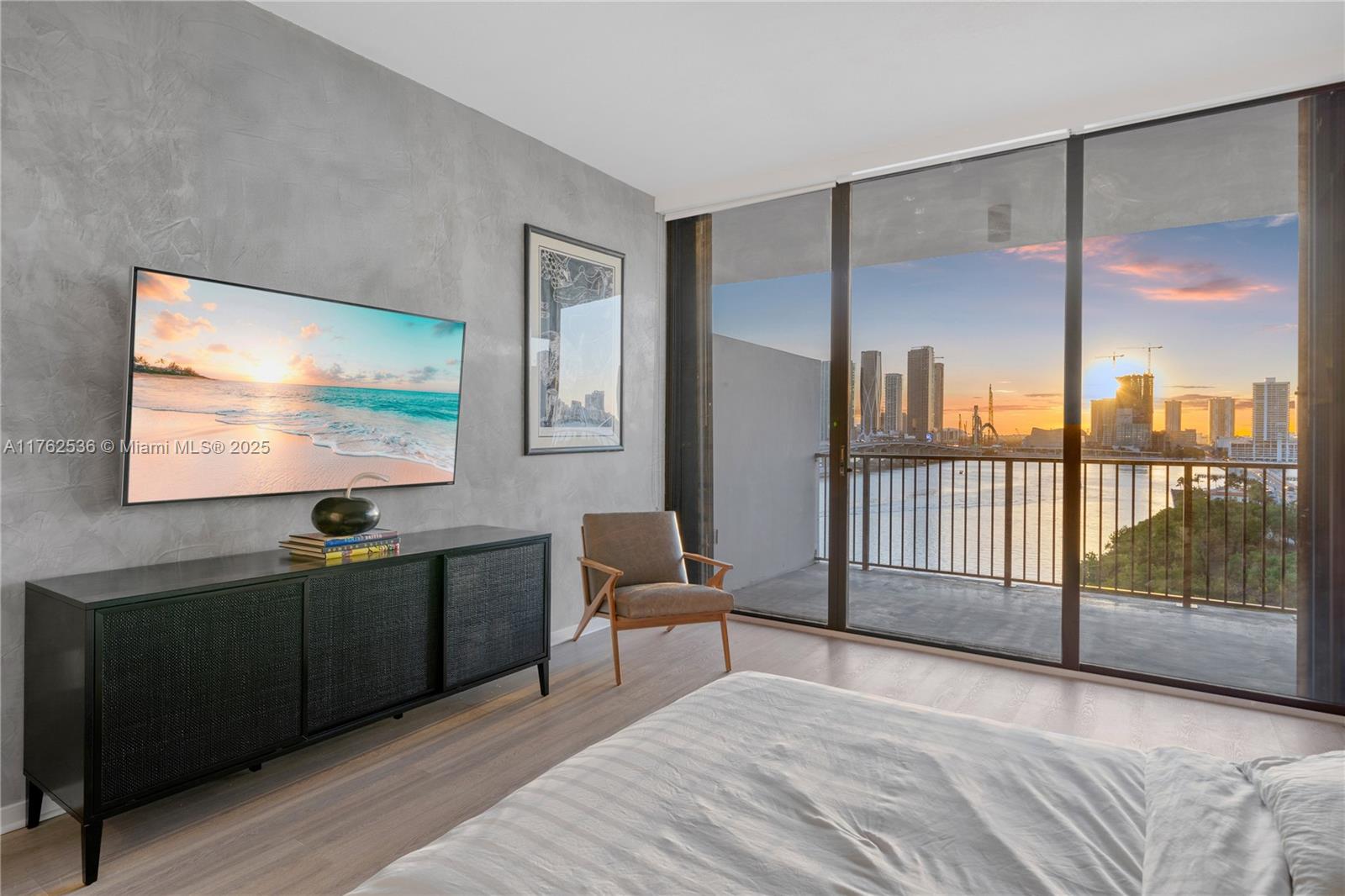 ONE THOUSAND VENETIAN WAY - Residential