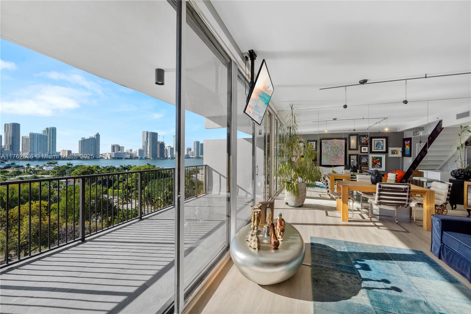 ONE THOUSAND VENETIAN WAY - Residential