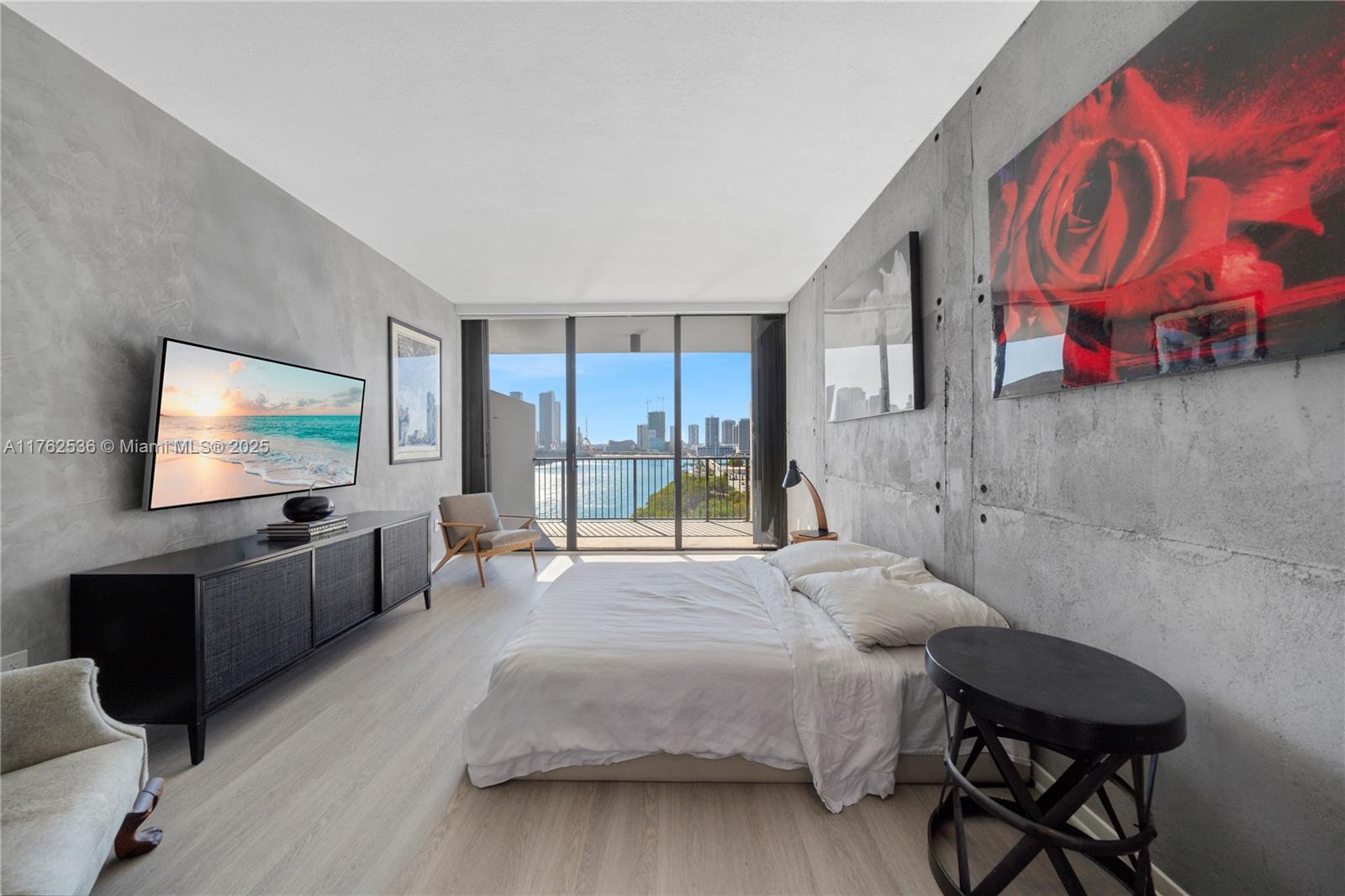 ONE THOUSAND VENETIAN WAY - Residential