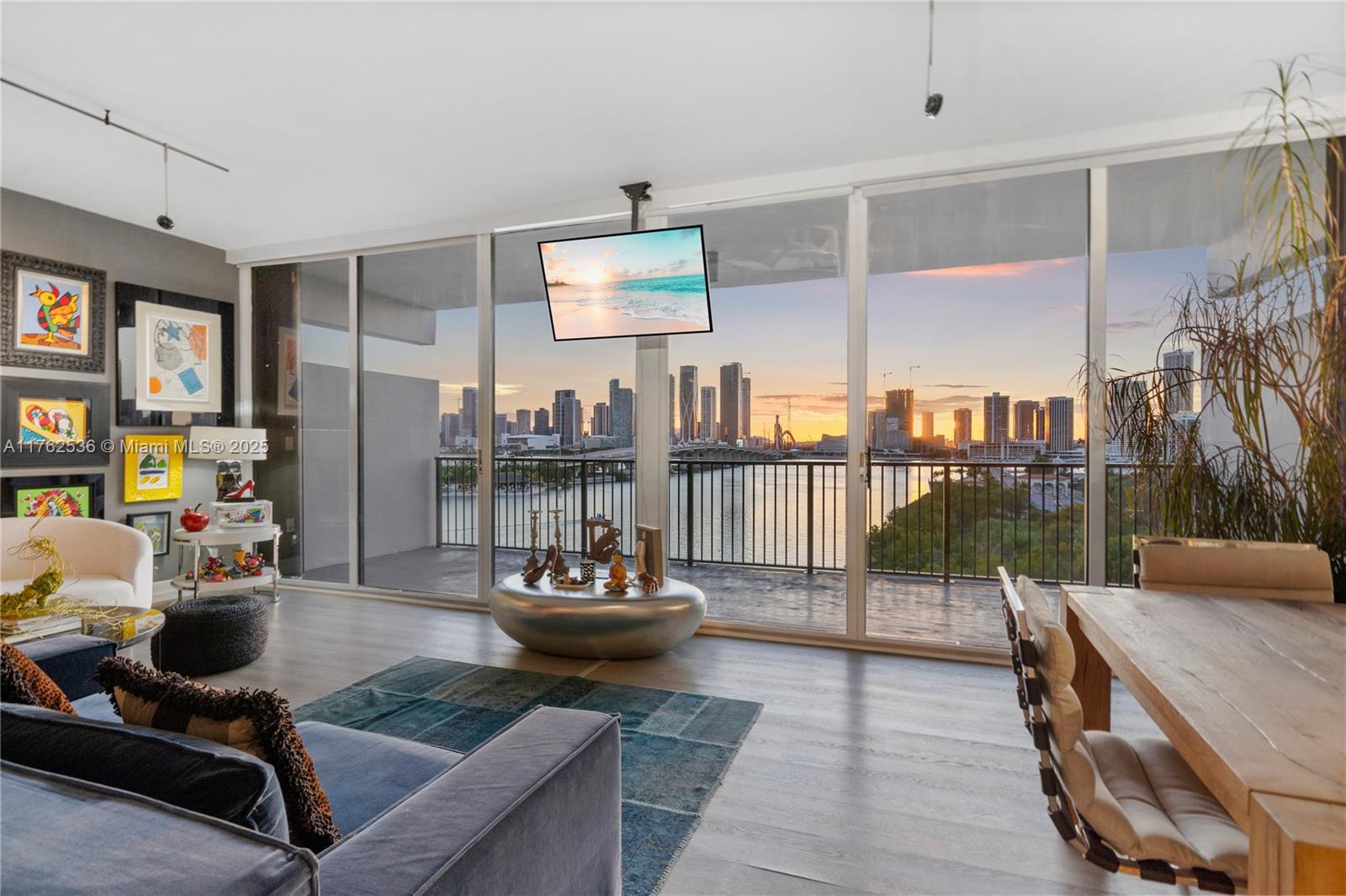 ONE THOUSAND VENETIAN WAY - Residential