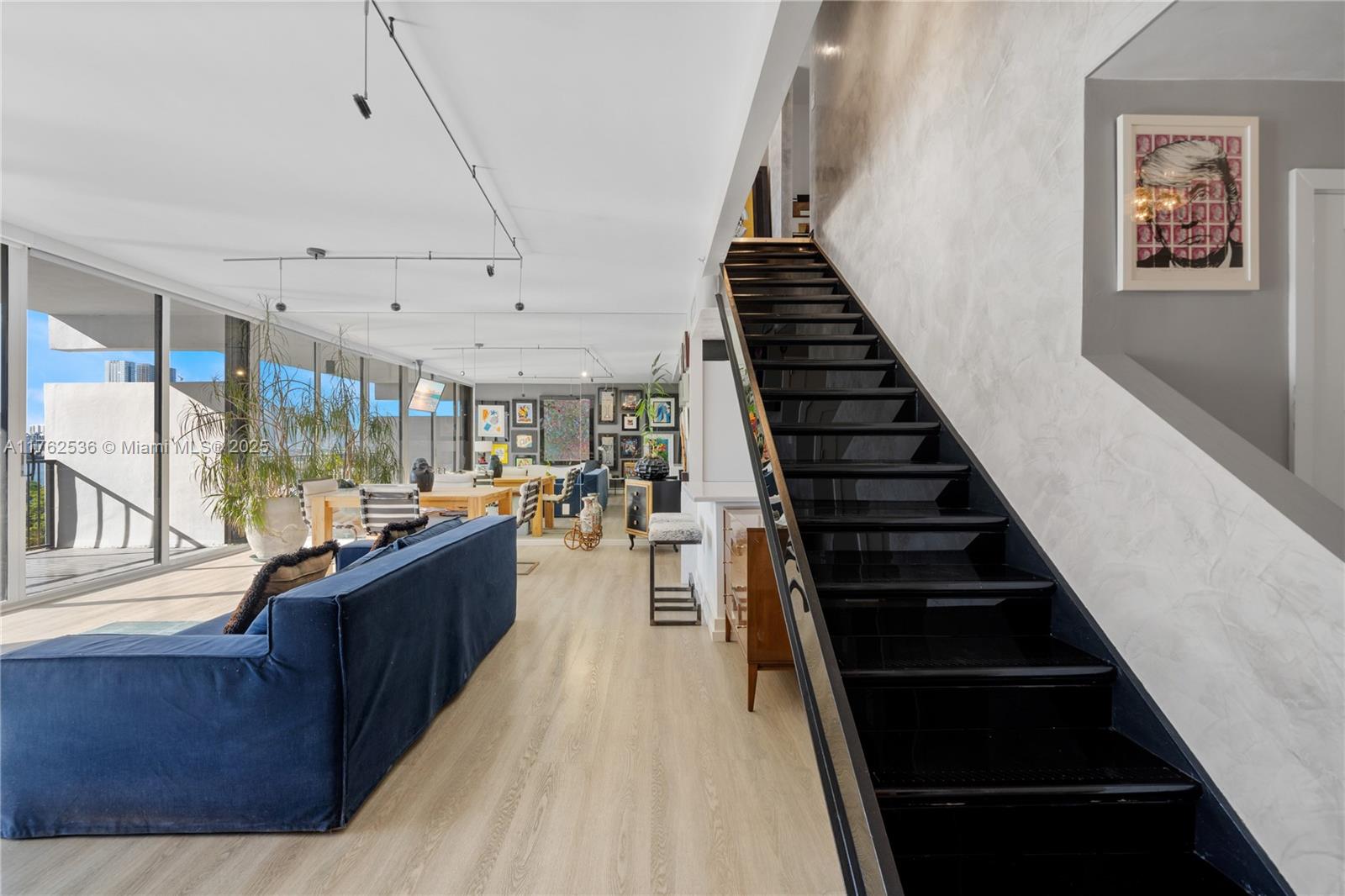 ONE THOUSAND VENETIAN WAY - Residential