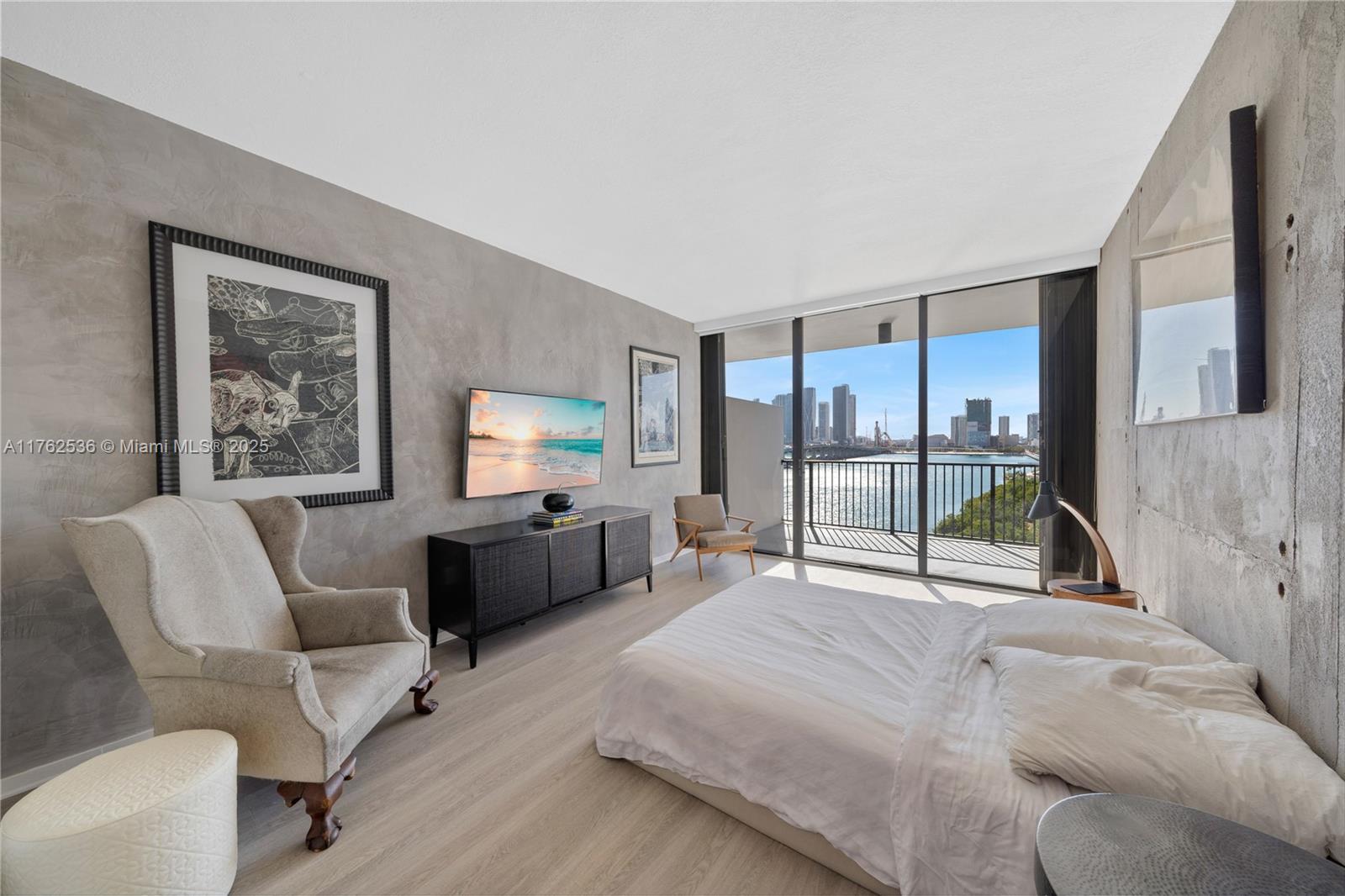 ONE THOUSAND VENETIAN WAY - Residential