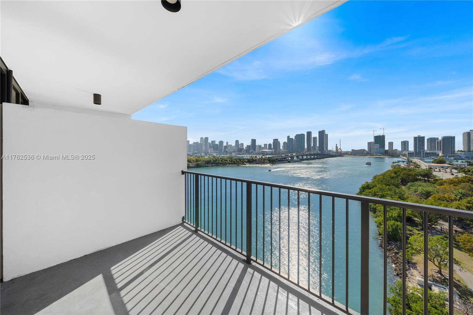 ONE THOUSAND VENETIAN WAY - Residential