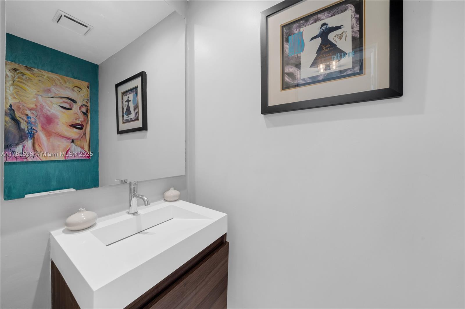 ONE THOUSAND VENETIAN WAY - Residential