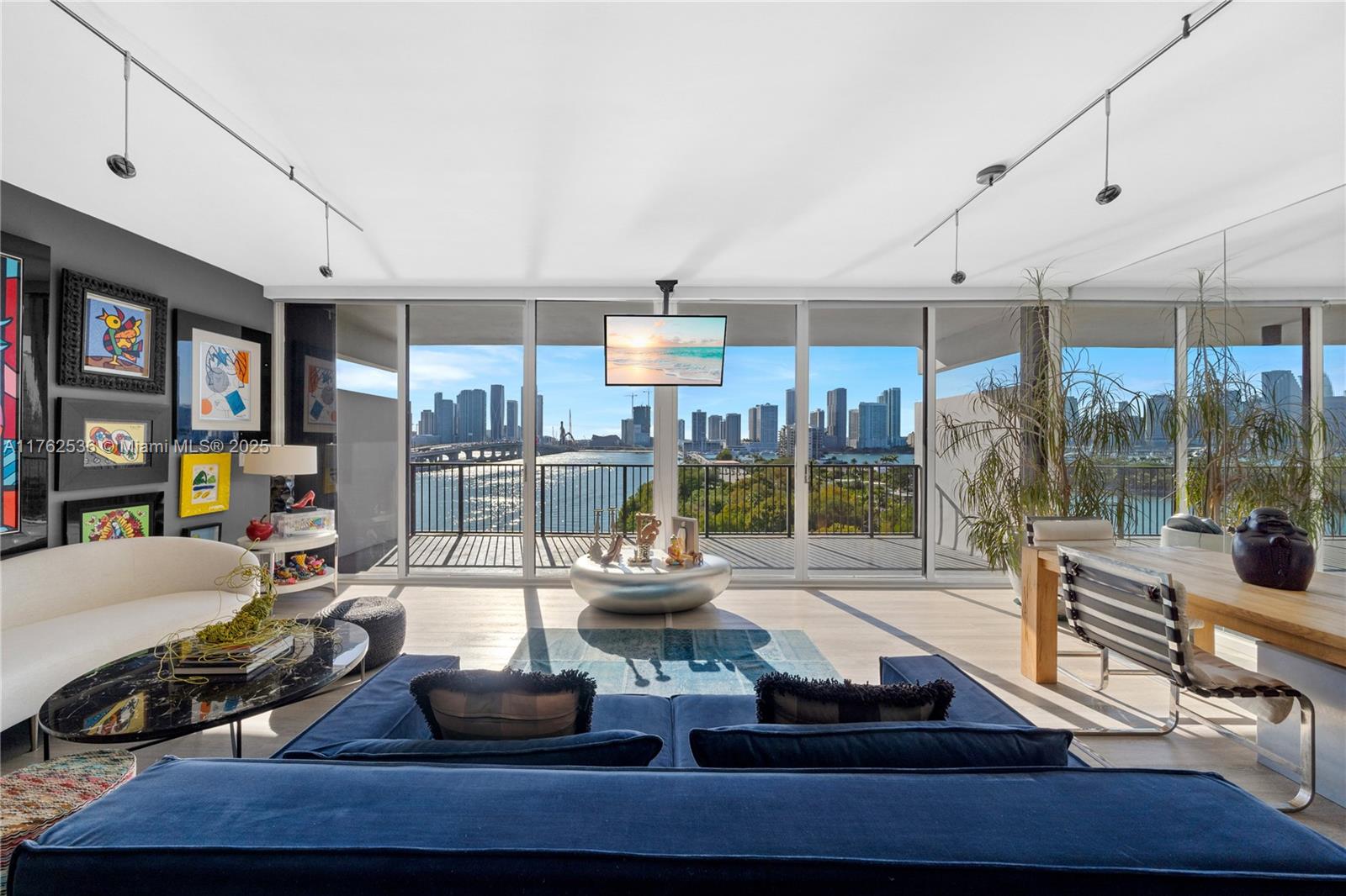 ONE THOUSAND VENETIAN WAY - Residential