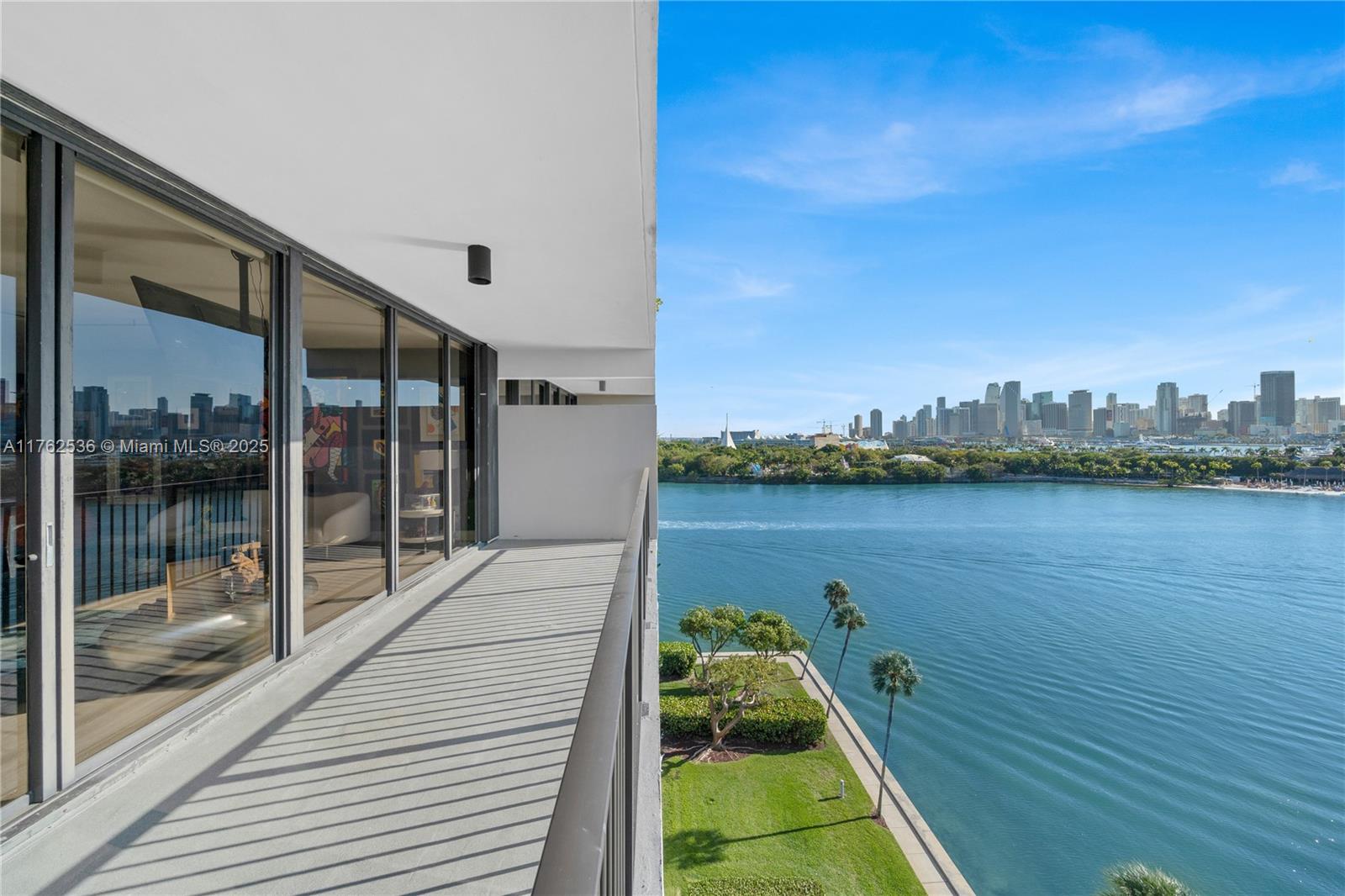 ONE THOUSAND VENETIAN WAY - Residential