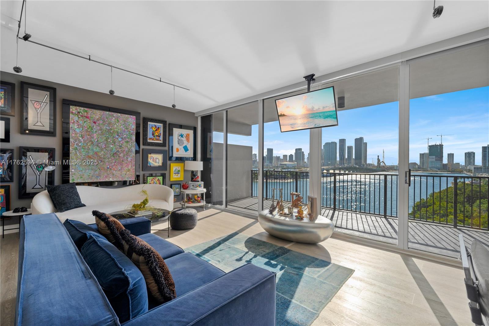 ONE THOUSAND VENETIAN WAY - Residential