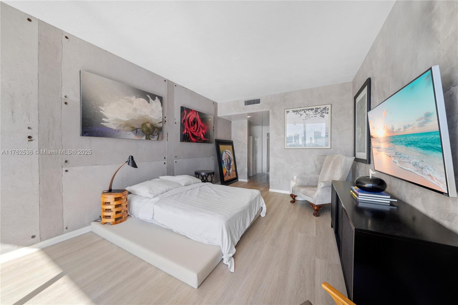 ONE THOUSAND VENETIAN WAY - Residential