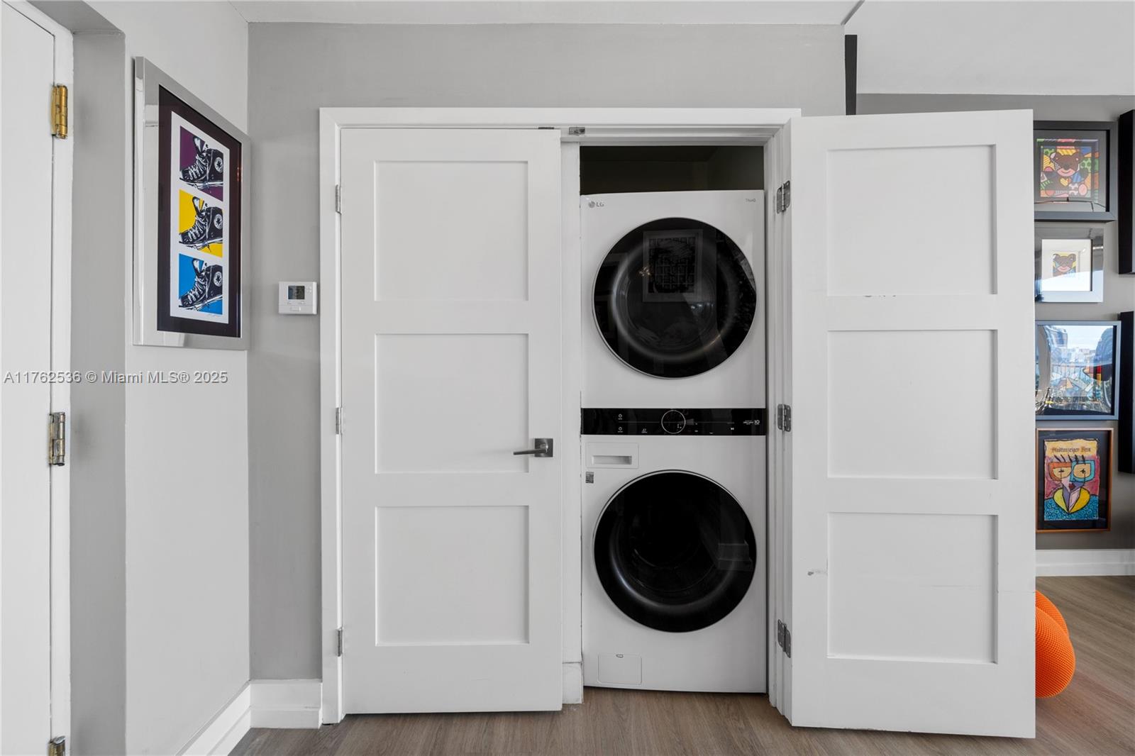 ONE THOUSAND VENETIAN WAY - Residential