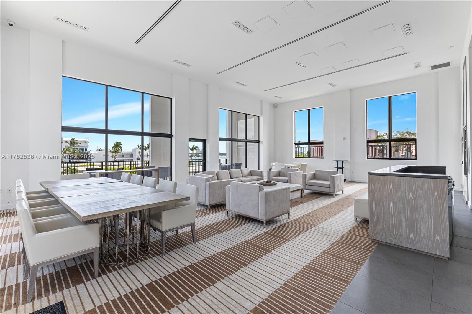 ONE THOUSAND VENETIAN WAY - Residential