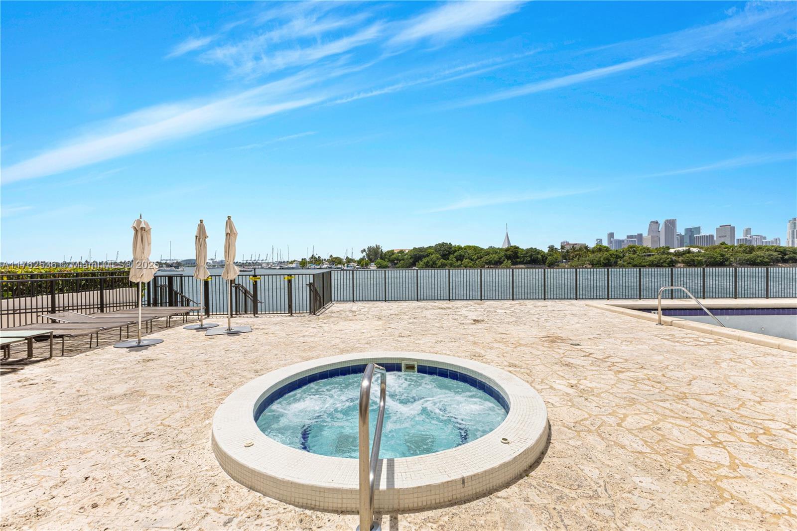 ONE THOUSAND VENETIAN WAY - Residential