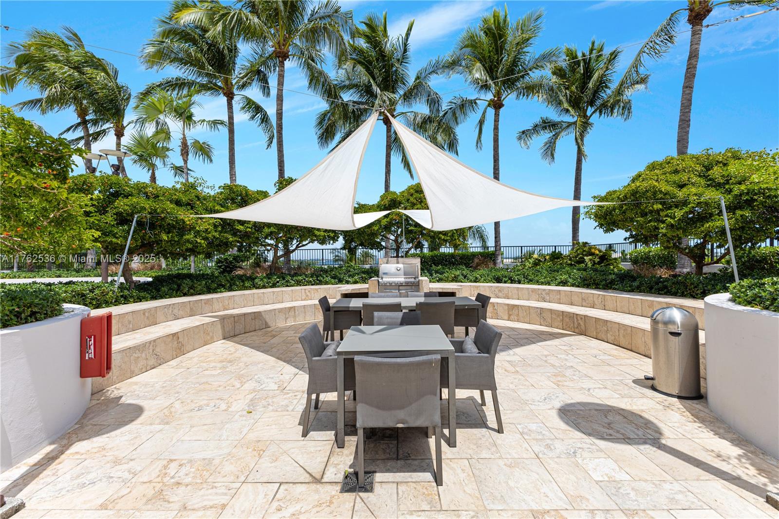 ONE THOUSAND VENETIAN WAY - Residential