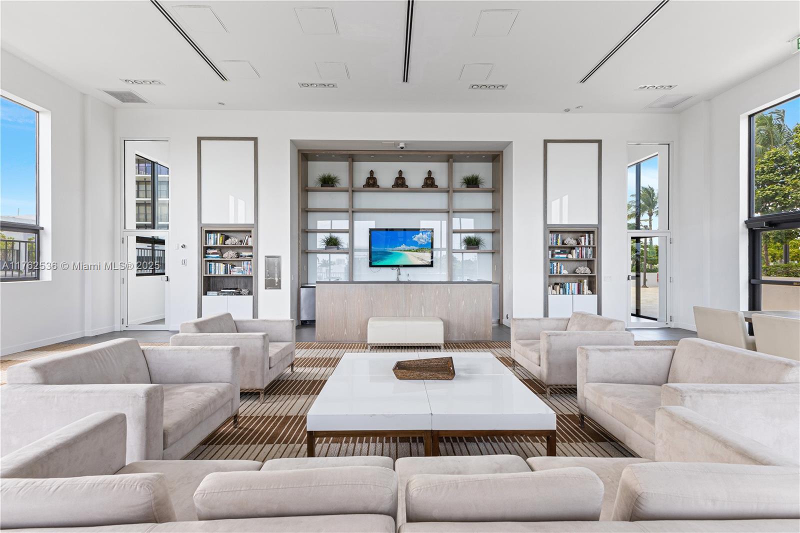 ONE THOUSAND VENETIAN WAY - Residential