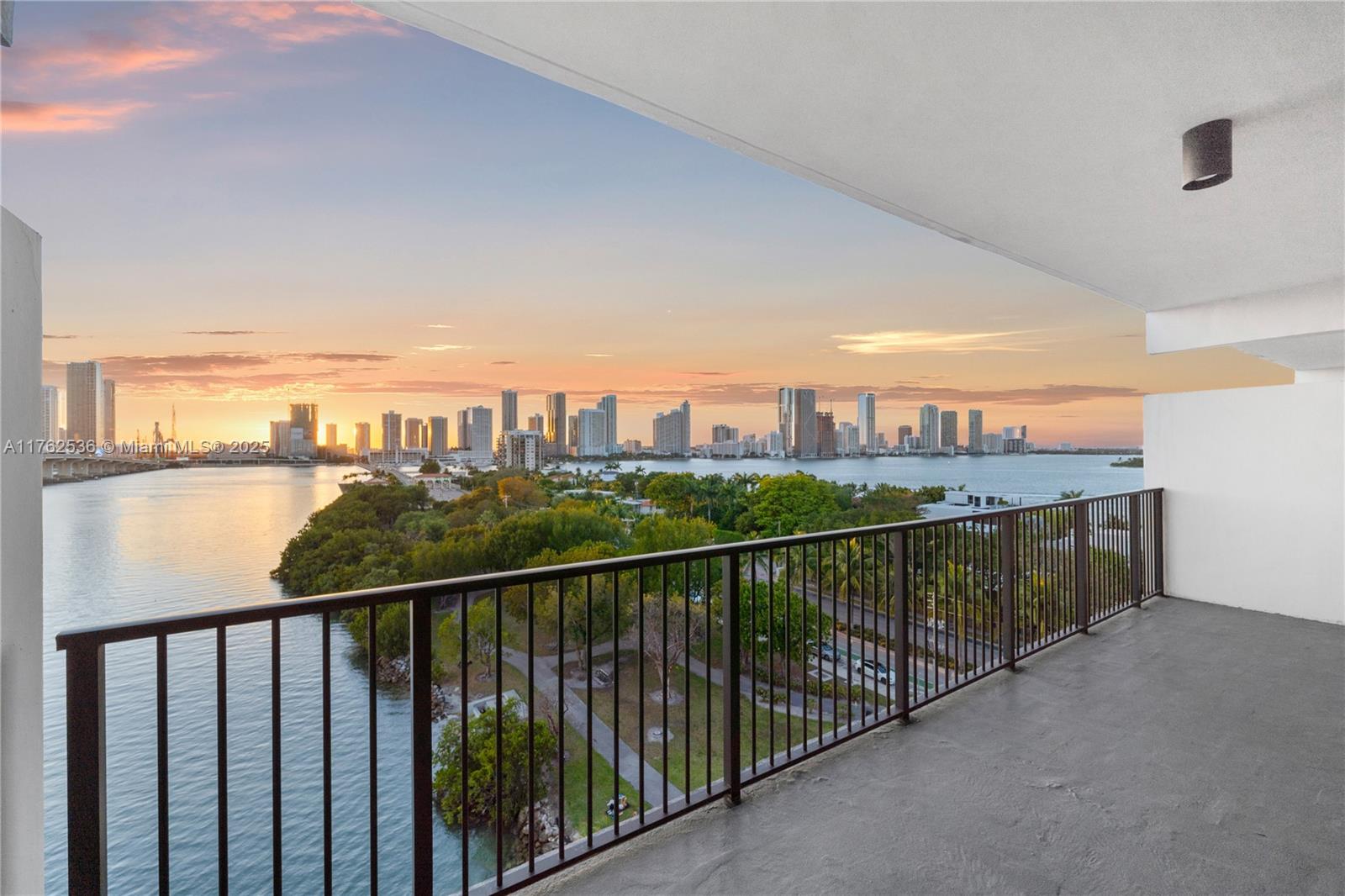 ONE THOUSAND VENETIAN WAY - Residential