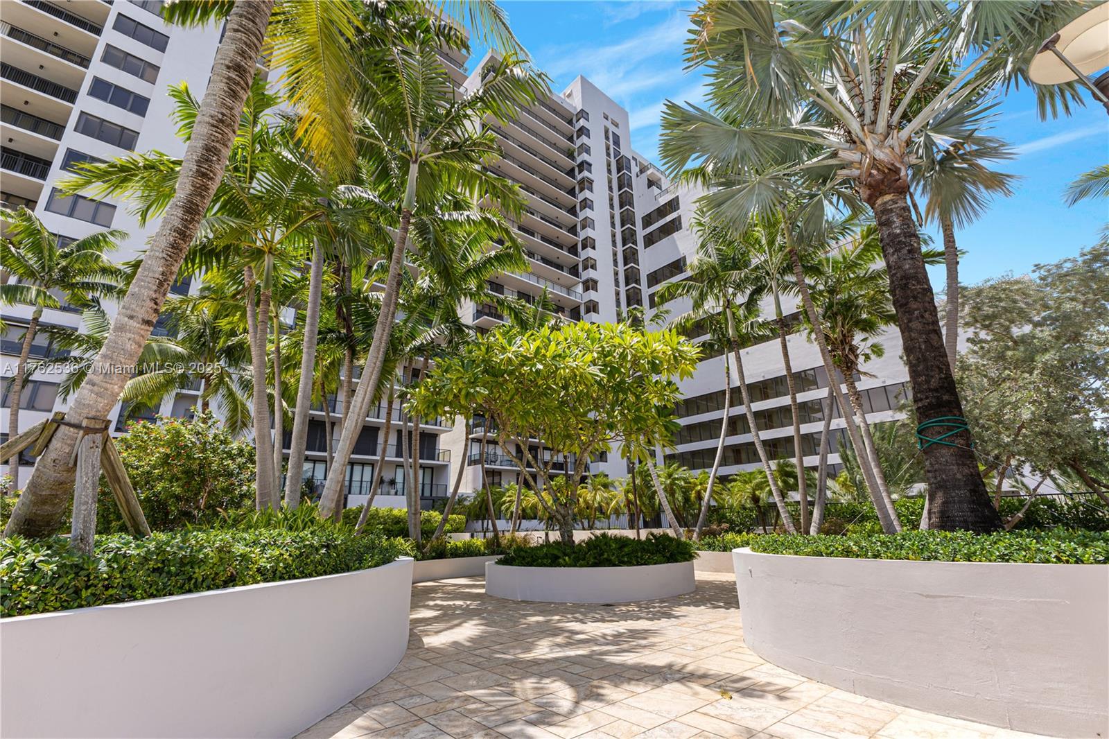 ONE THOUSAND VENETIAN WAY - Residential