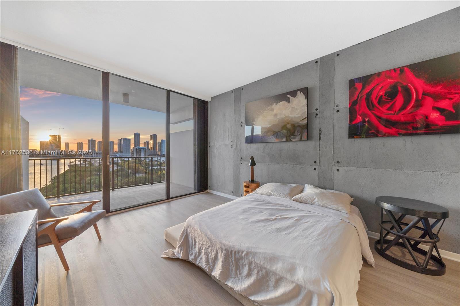 ONE THOUSAND VENETIAN WAY - Residential