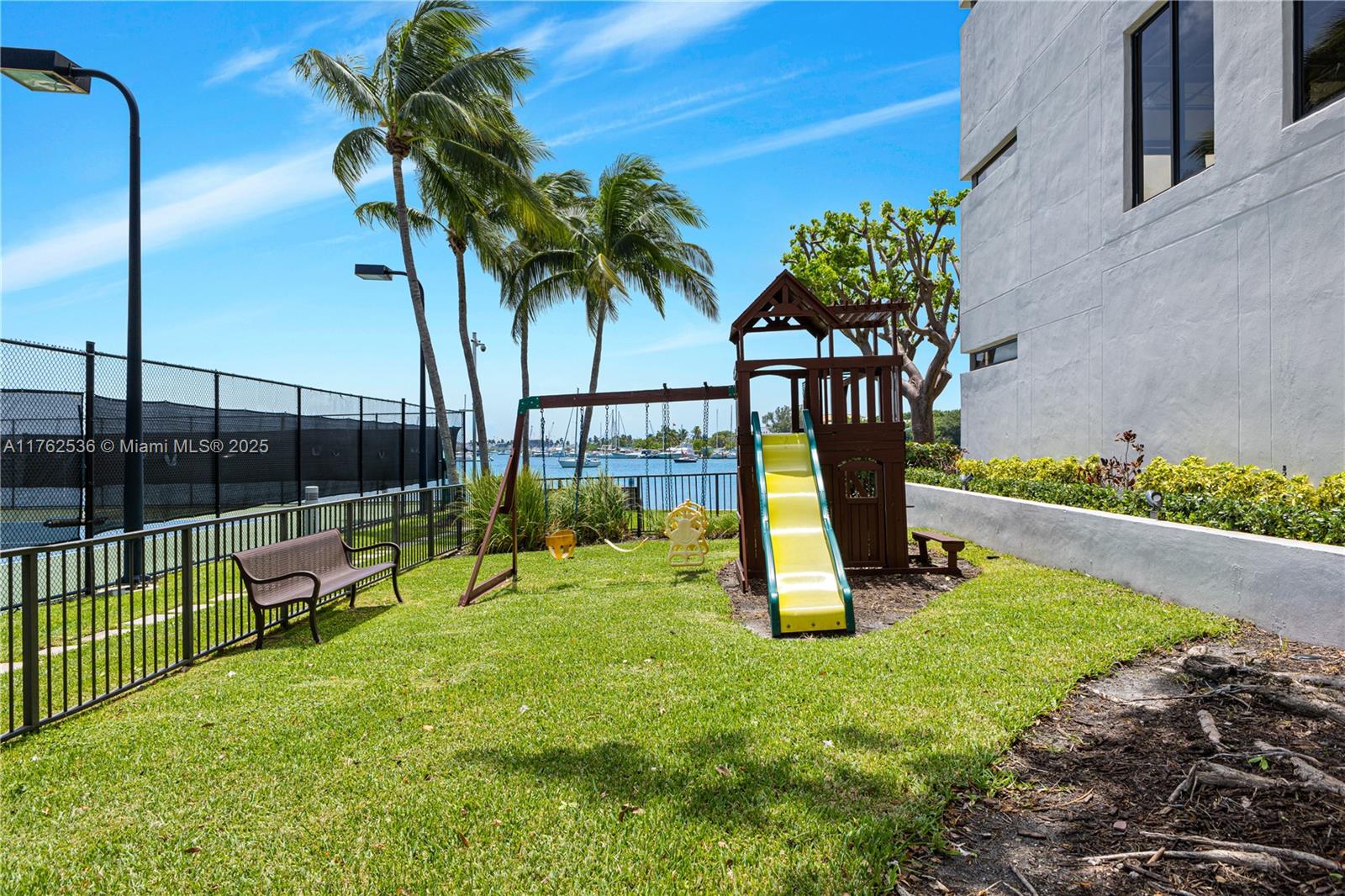 ONE THOUSAND VENETIAN WAY - Residential