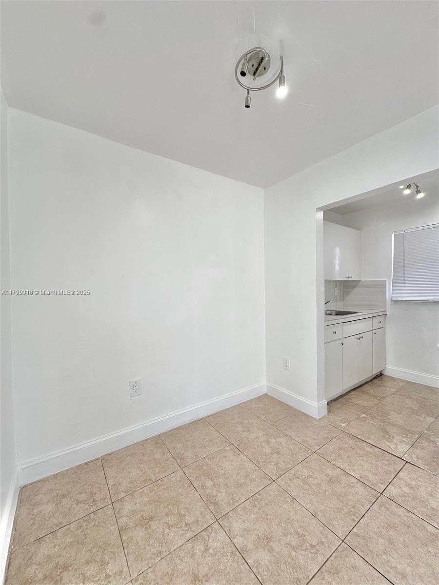 10 NW 77th St 7