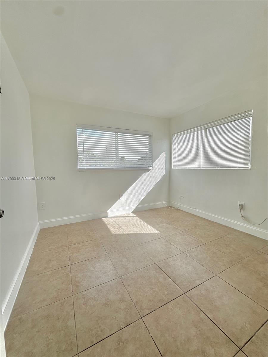 10 NW 77th St 7
