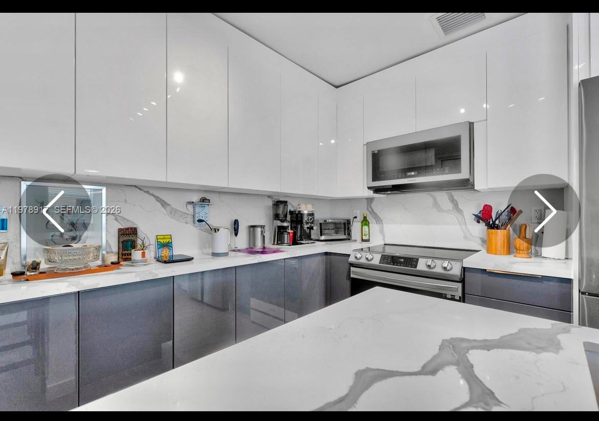 HOLLYWOOD - Residential Lease