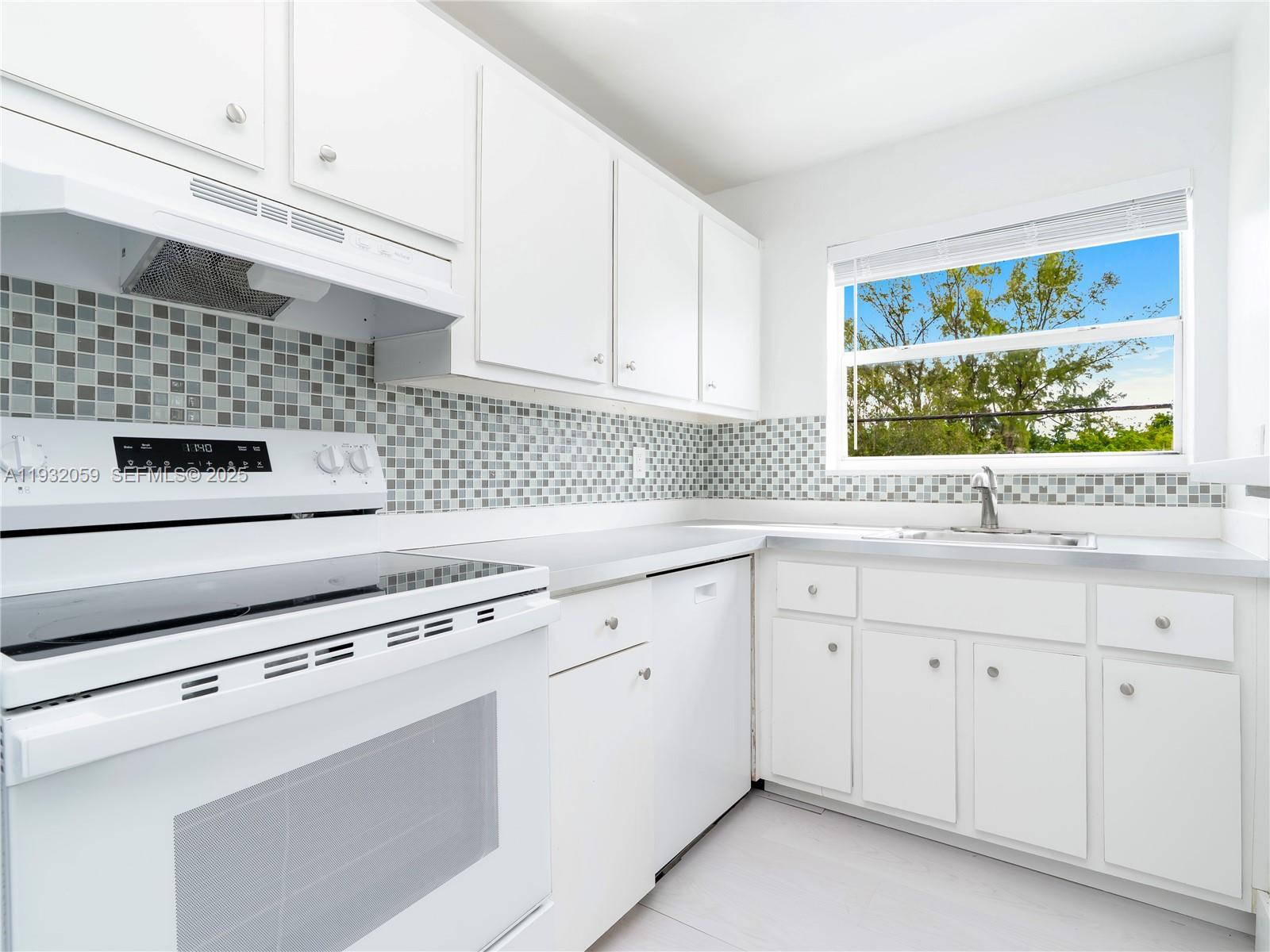 EVERGLADE LAND SALES CO - Residential Lease