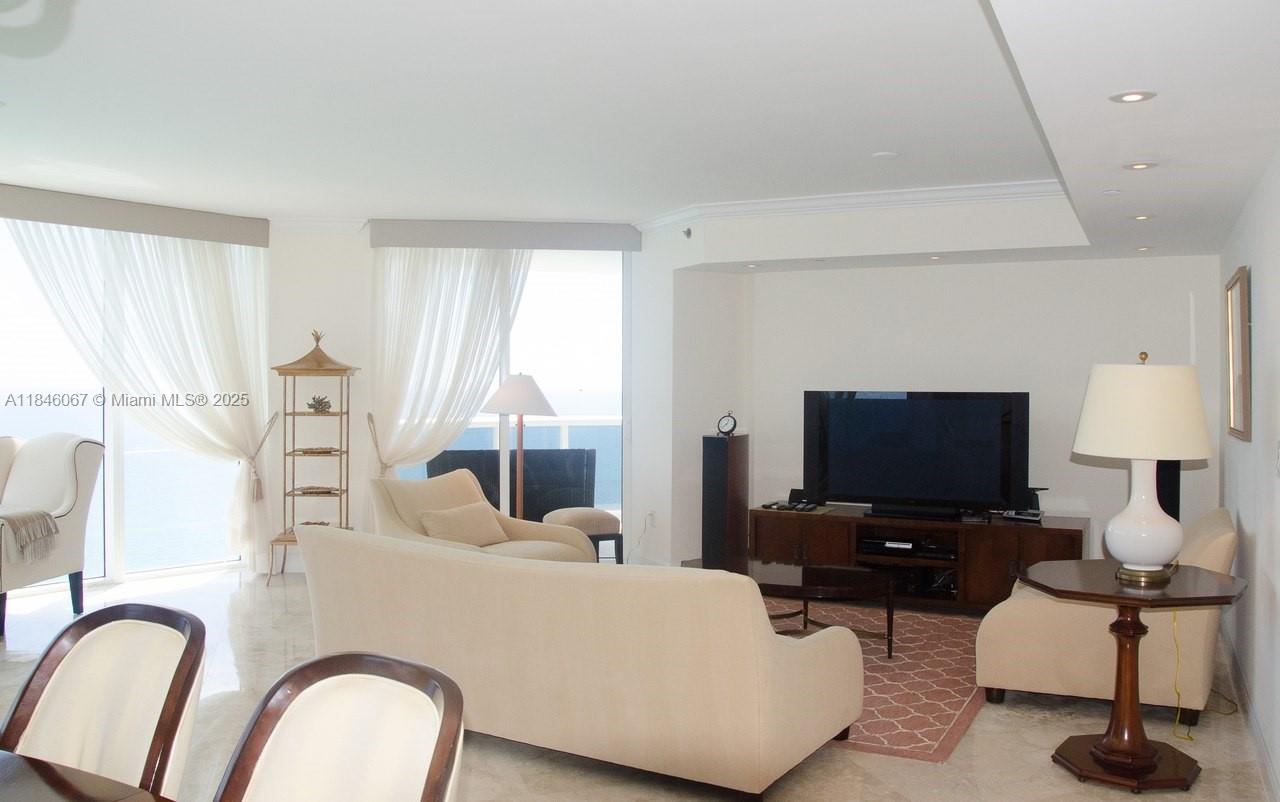 17201 Collins Ave 3801