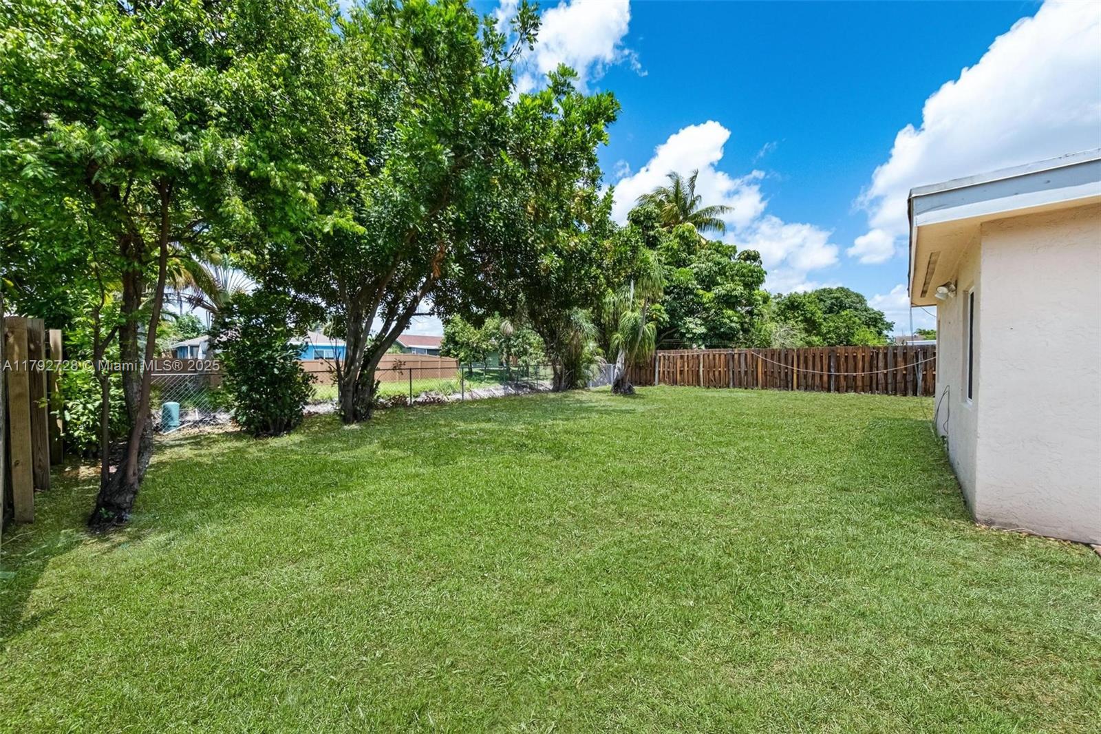 NORTH LAUDERDALE ESTATES - Residential