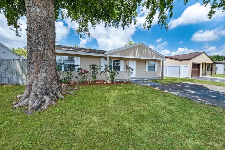 Charming 3/2 ranch-style home in a highly desirable location, backing up to a scenic, extended body of water. This property features a spacious layout and a large backyard—perfect for outdoor living and entertaining. Enjoy peaceful water views and a serene setting, all while being close to local amenities.