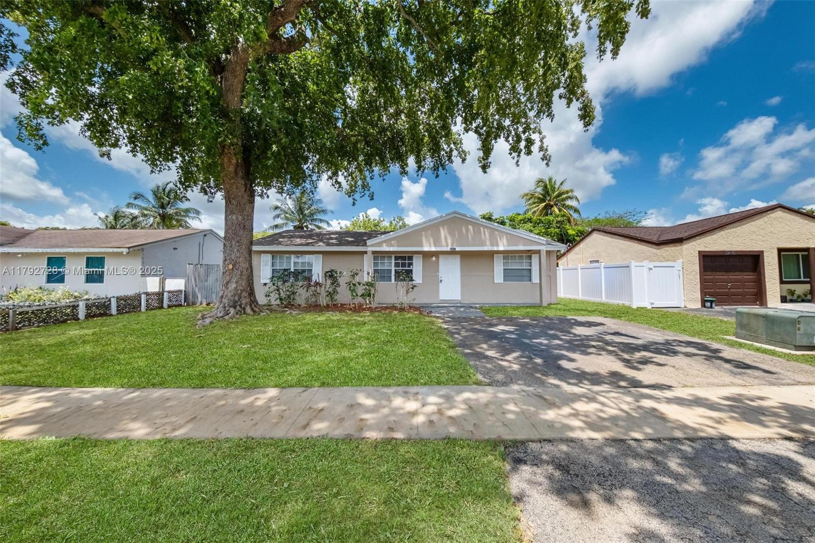 NORTH LAUDERDALE ESTATES - Residential